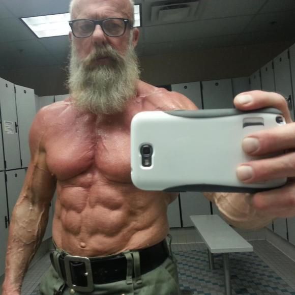 真人版龟仙人 62岁大爷肌肉男