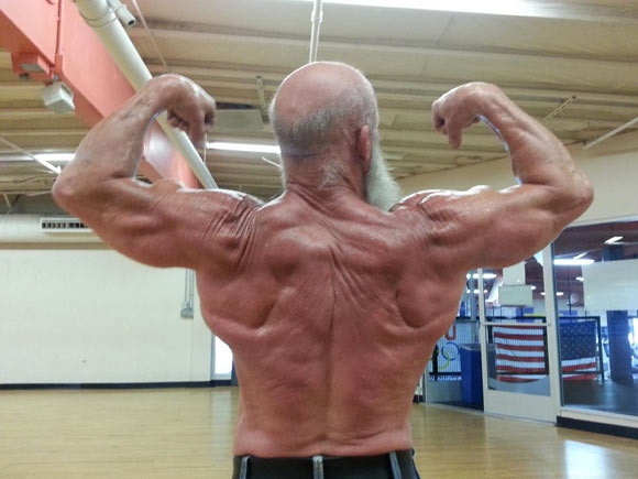 真人版龟仙人 62岁大爷肌肉男