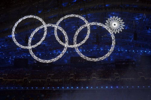 索契冬奥会囧事不断 奥运五环变四环