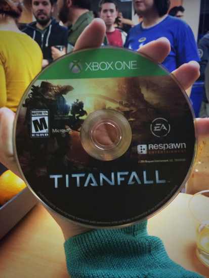 原来这个样子 《泰坦陨落》XboxOne版光盘谍照