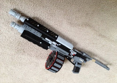 玩家用乐高制作《泰坦陨落》武器 仿真度爆表