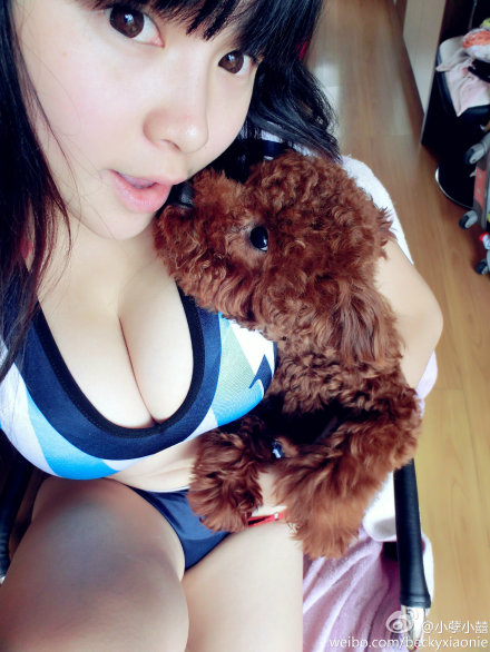 ChinaJoy2014：全场最“胸”猛Showgirl遭强势围观