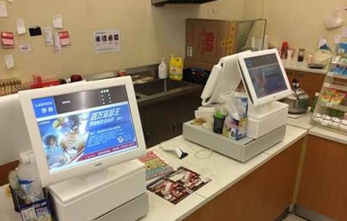 百万亚瑟王冬日嘉年华罗森主题便利店