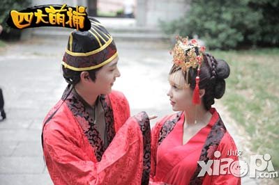 四大萌捕拍摄花絮独家首曝 疯抢孔舒航签名照