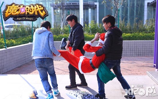 疯狂派礼 《魔力时代》圣诞老人玩转广州