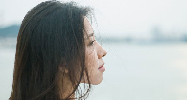 温婉气质美女户外清新写真(4)