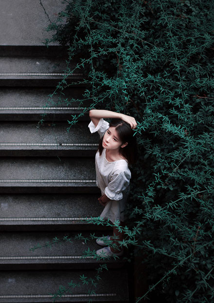 清纯氧气美女户外意境写真(7)