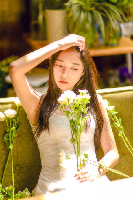 清新气质美女唯美花房写真(6)