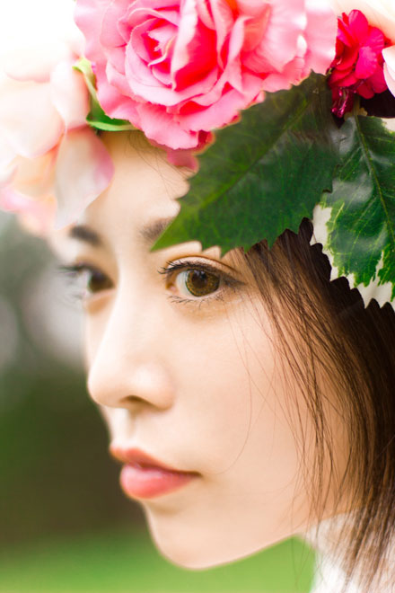 长发气质美女户外唯美写真(3)
