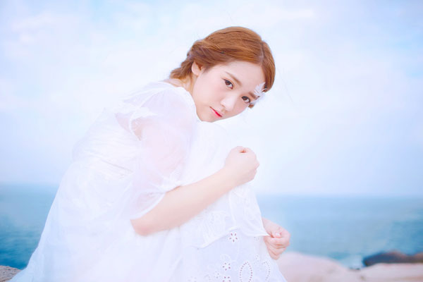 清新氧气美女海边绝美写真(5)