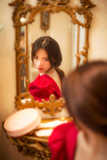 气质养眼美女室内精美写真(6)