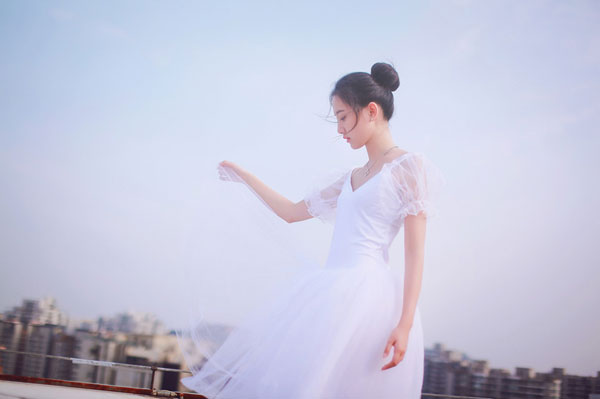 小清新芭蕾女孩天台梦幻写真(17)