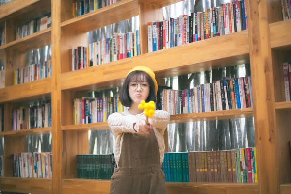 日系萌妹子图书馆写真(12)