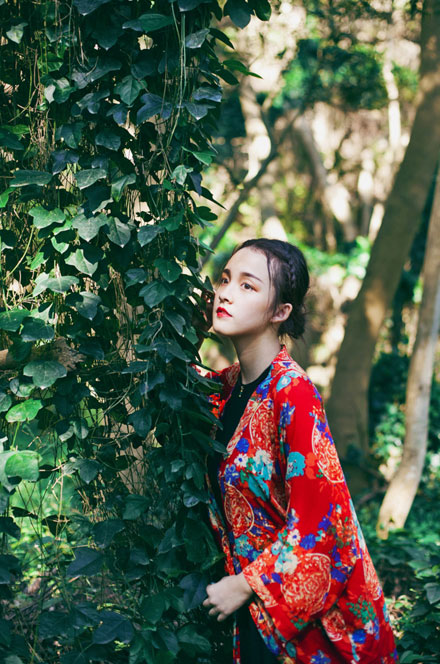 小清新混血美女丛林复古写真(3)