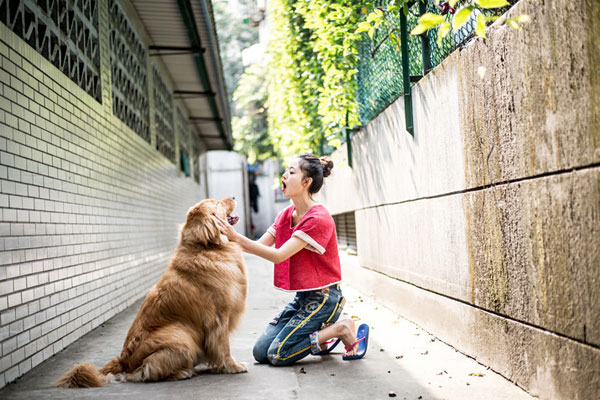元气少女户外俏皮写真(7)
