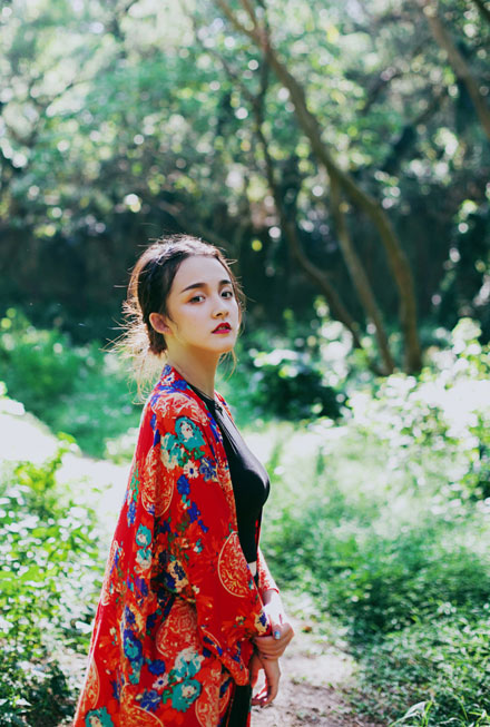 小清新混血美女丛林复古写真(4)