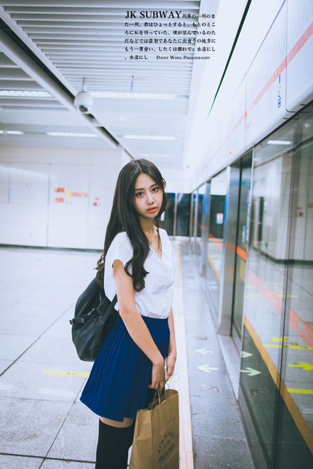 制服美女地铁LOMO写真(5)
