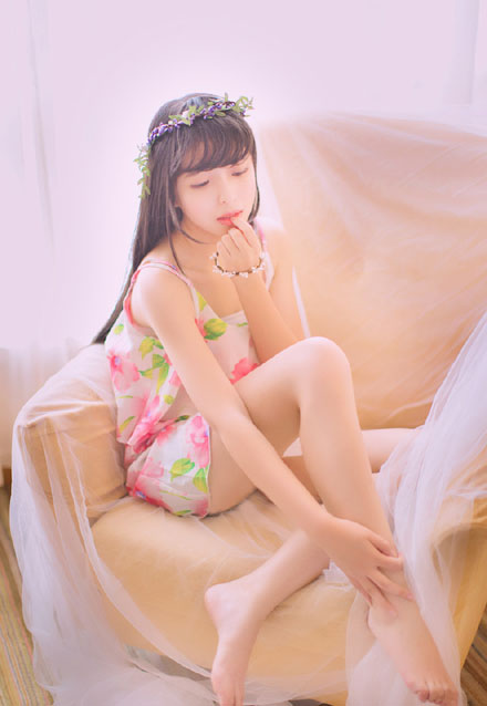 温婉美女室内梦幻写真(6)