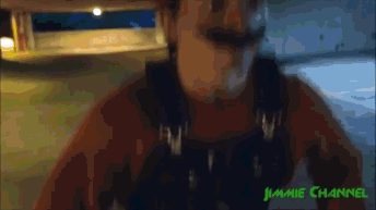 外国俩小伙模拟超级马里奥搞笑GIF(6)