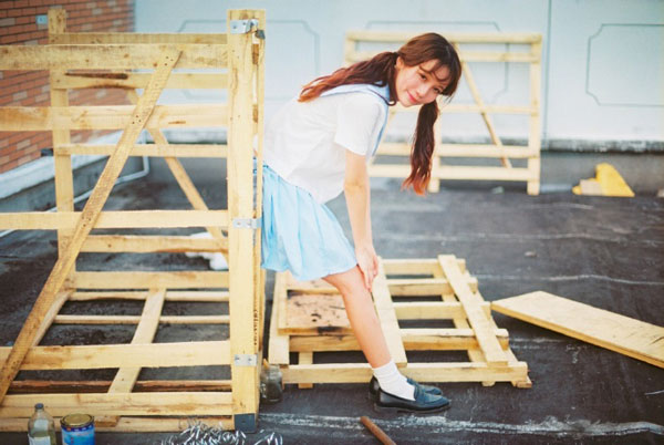 双马尾少女唯美制服写真(9)