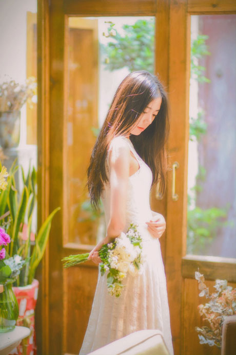 清新气质美女唯美花房写真(4)
