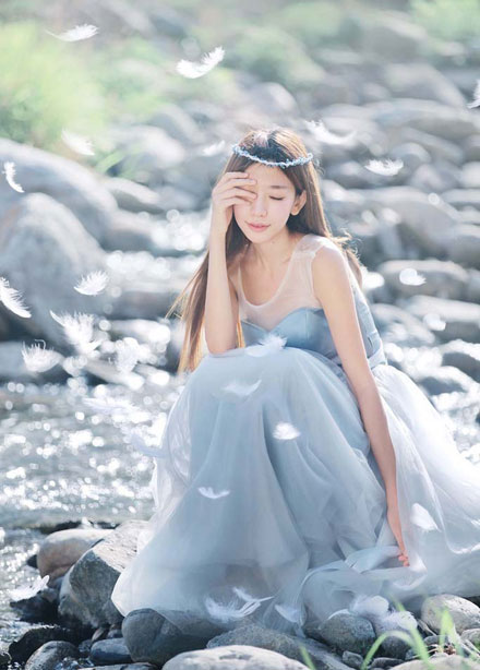 甜美嫩模陈潇溪边唯美写真(6)