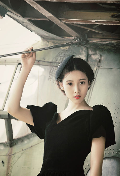 养眼气质美女复古写真(9)