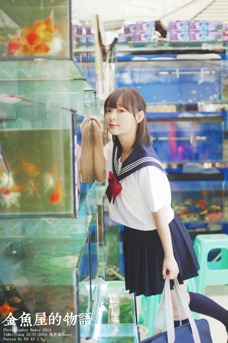 制服萌妹子金鱼屋写真(19)