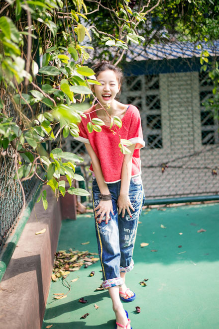 元气少女户外俏皮写真(5)
