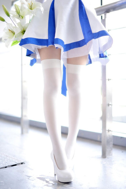 清纯萌妹吾王Saber礼服版Cos(6)