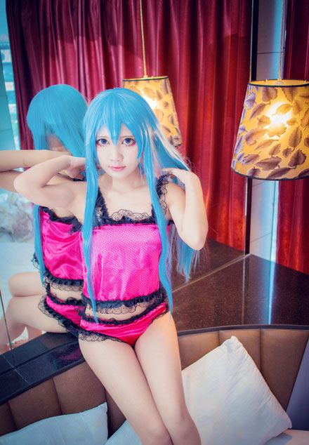 《罗密欧与仙度瑞拉》初音未来诱人COS(6)