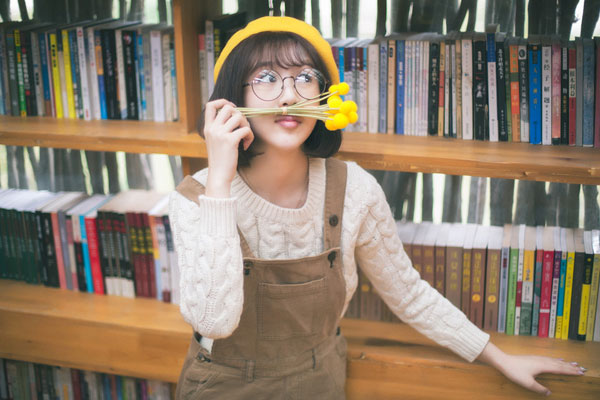 日系萌妹子图书馆写真(11)