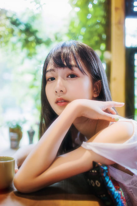 清新邻家美女咖啡馆文艺写真(4)