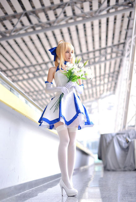 清纯萌妹吾王Saber礼服版Cos(10)