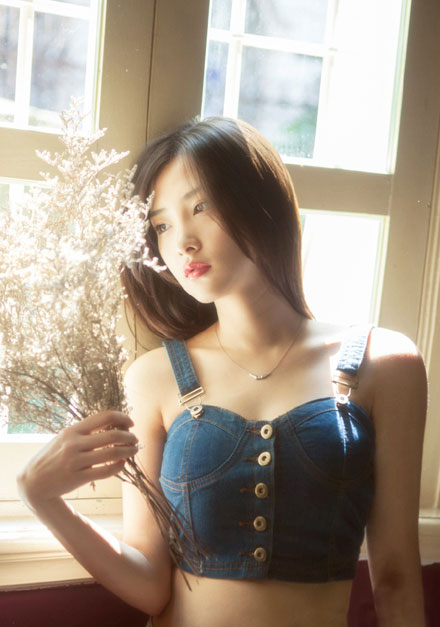 长腿养眼美女室内唯美写真(3)