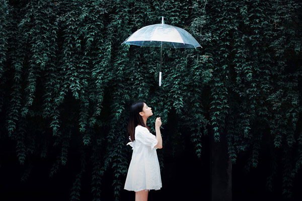 清纯氧气美女户外意境写真(8)