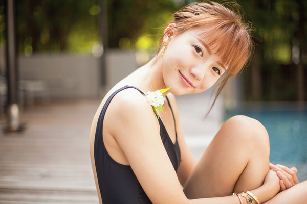 清纯气质美女泳池死库水写真(12)