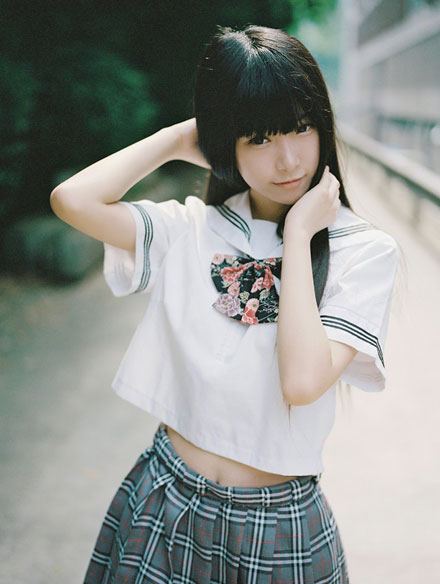清纯制服萌妹子夏日清新写真(8)