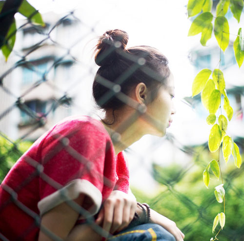 元气少女户外俏皮写真(4)