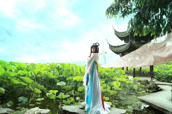 清纯萌妹COS《忆红莲》洛天依(3)