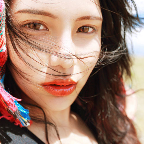 气质养眼美女草原绝美写真(3)