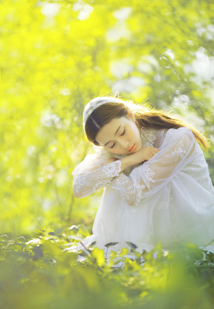 养眼气质美女丛林唯美写真(11)