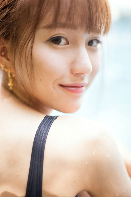 清纯气质美女泳池死库水写真(3)