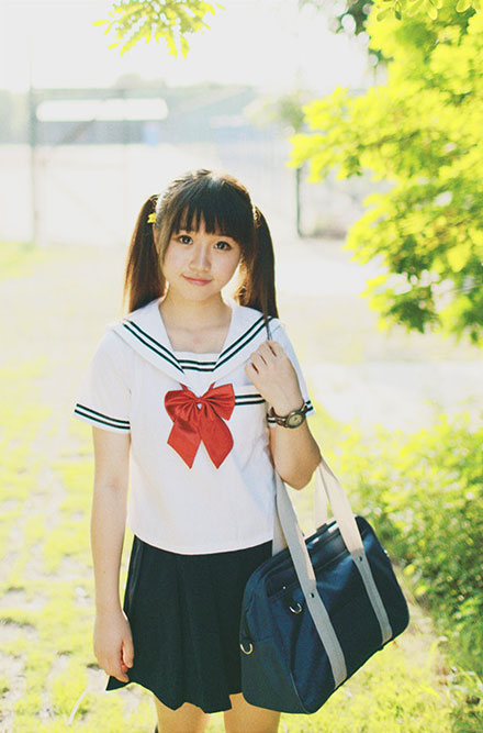 双马尾萌妹子校园制服写真(10)
