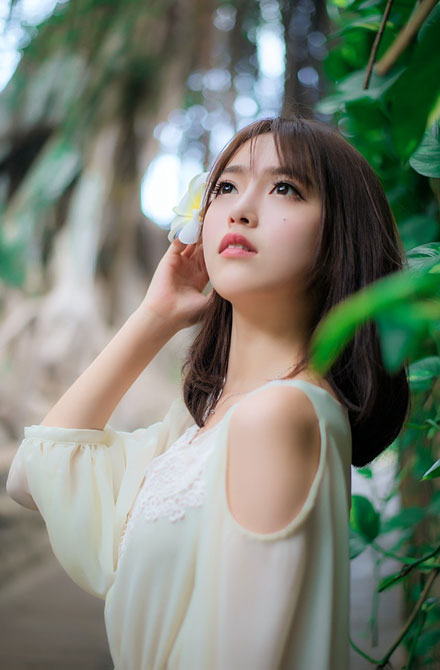 清纯甜美美女户外唯美写真(4)