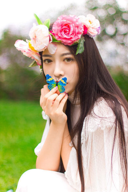长发气质美女户外唯美写真(2)