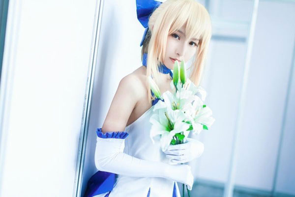 清纯萌妹吾王Saber礼服版Cos(7)