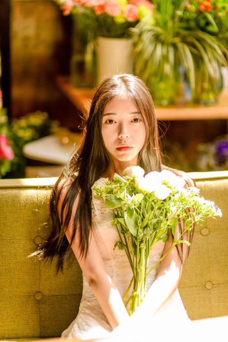 清新气质美女唯美花房写真(2)