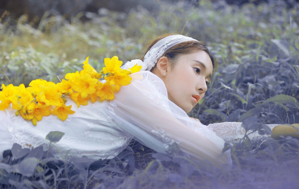 养眼气质美女丛林唯美写真(9)