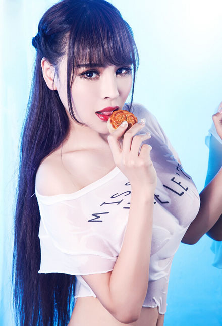 90后巨乳网络红人苏夏私照赏(3)